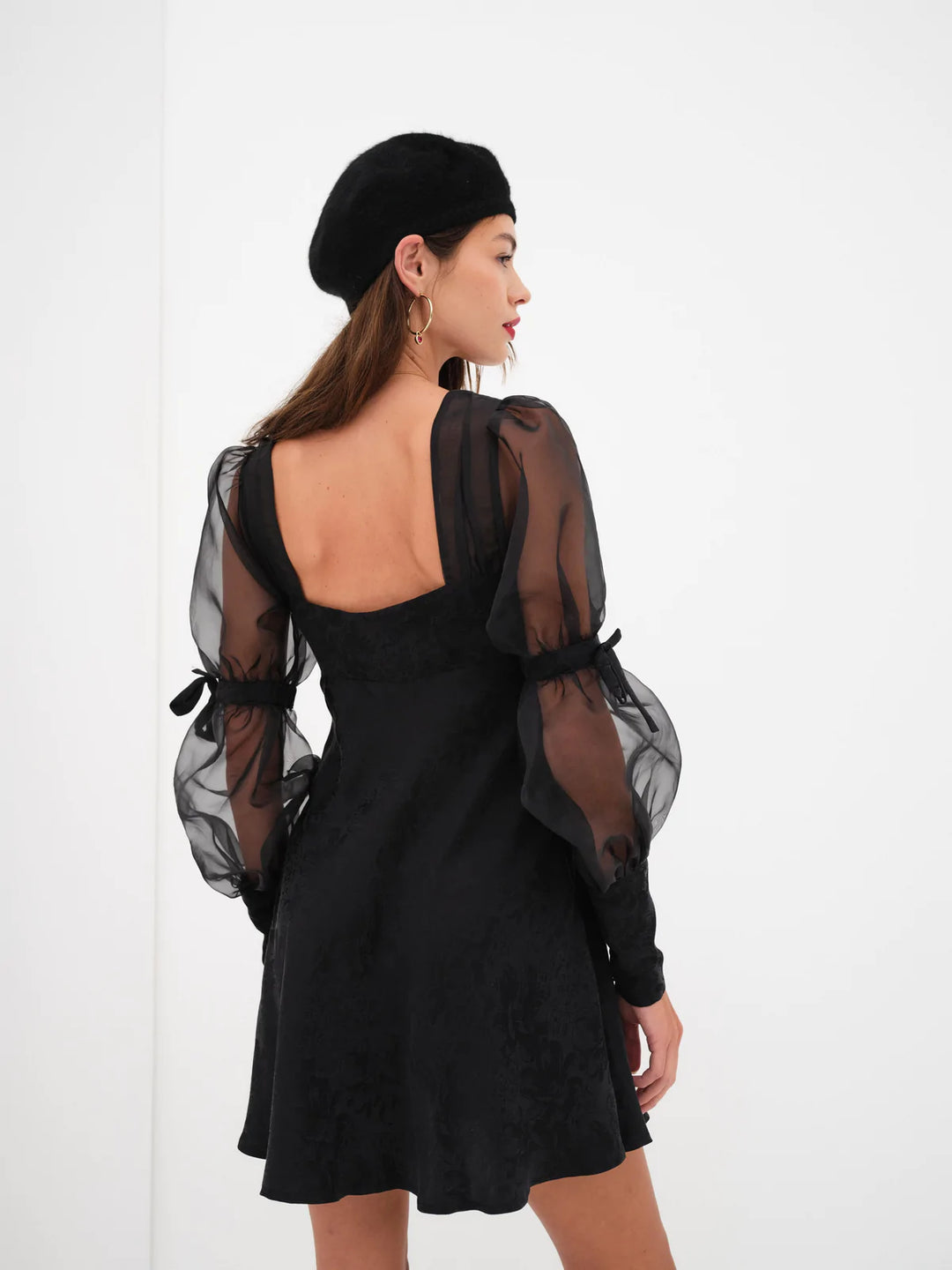 gabrielle ruffled mini dress Vestido Mini Gabrielle Ruffled - Negro